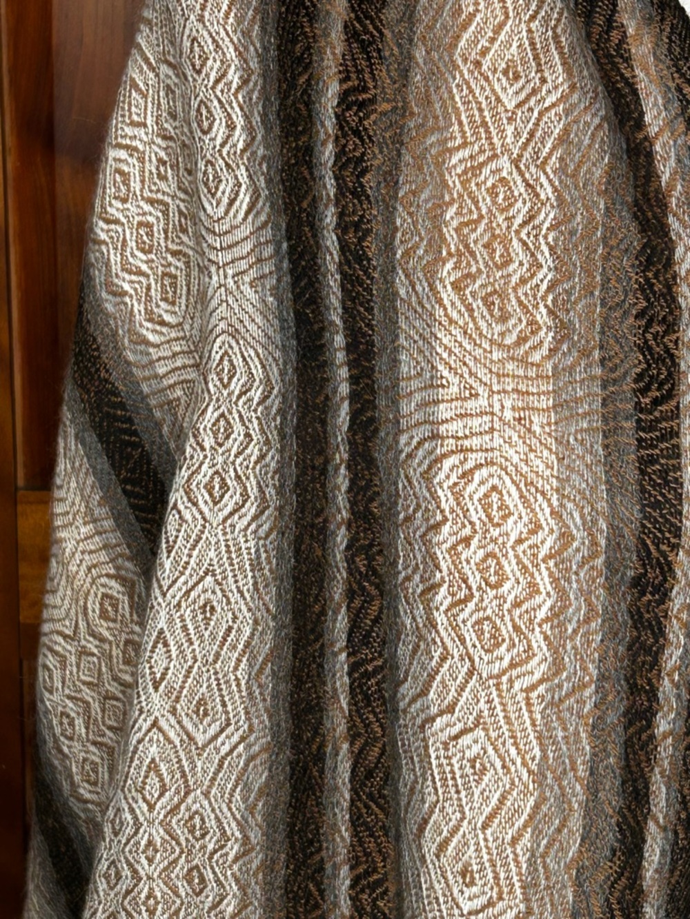 Peruvian 100% Baby Alpaca Oversized Shawl Wrap Scarf Soft Fringe Pashmina Style - Picture 8 of 15